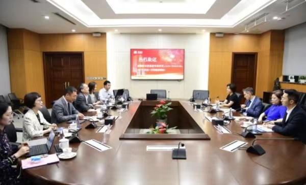 英國駐華貿(mào)易使節(jié)吳僑文（John Edwards）一行到訪蘇美達(dá)